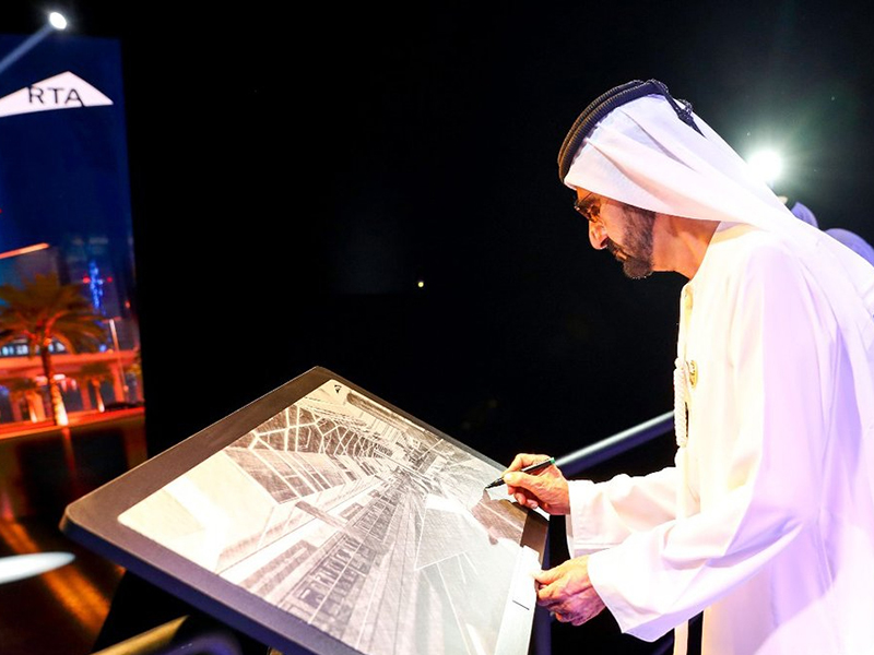 الشيخ محمد بن راشد يطلع على سير العمل في محطات مسار 2020 لمترو دبي